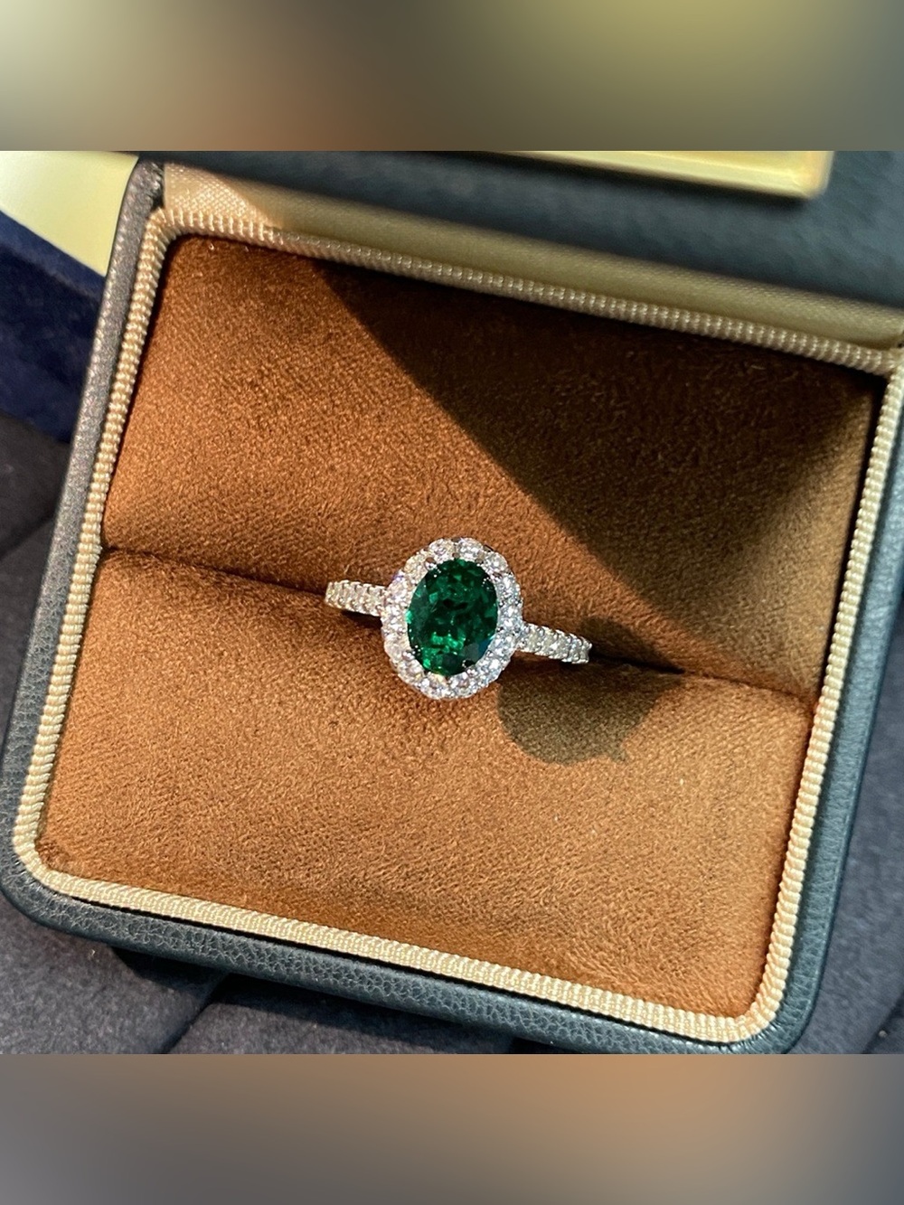 925 sterling Silver Oval Cut Synthetic Emerald Ring